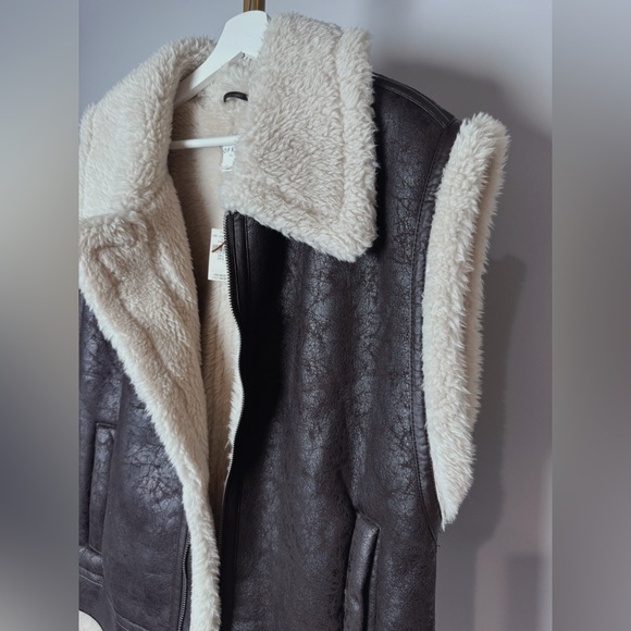 OFFLINE by AERIE Brown Faux Leather Shearling lined Oversized Vest size L NWT - Picture 7 of 8